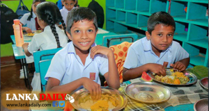 සියලු පාසැල් දරුවන්ට දිවා ආහාර !