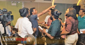 ජවිපෙ ගැන විරෝධාකල්ප ප්‍රකාශ කරද්දී රැස්වීමේ ගුටි බැට