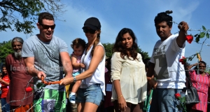 අලුත් පරපුර ආදරවන්තයින් සමරයි