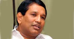 රාජිත බඩු අස් කරගනී.