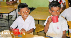 රජයෙන් පාසල් ළමුන්ට කිරි දෙන්න යයි. නමුත් රටේ කිරි නෑ.