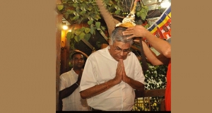එජාපයේ ද්‍රෝහියෝ කව්දැයි හිමිවරු විමසති