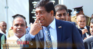 රවී නම් කිරීම අනුමැතියකින්‌ තොරව කළ අත්තනෝමතික වැඩක්ලු   