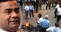 තිස්ස අත්තනායක වැදූ අම්මාට  ගල් ගැසුවා