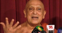 සෝභිත හිමියන්ගේ රථය අනතුරකට ලක්වේ