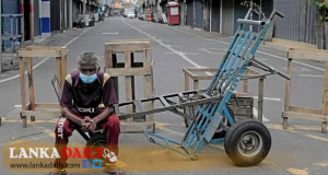 රට අරිනවද ? වළක් කපාගෙන වැළලෙනව ද?