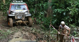 ධනවත් මුග්ධයෝ හමුදාව සමග පරිසරය වනසයි