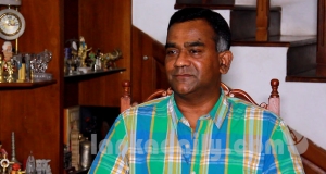 තිස්ස රාජතාන්ත්‍රික ගමන් බලපත්‍රය බාර දෙයි