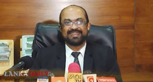 සුර්යය බලය නවත්වන්නේ නැතැයි පාර්ලිමේන්තුවේ දී කී බලශක්ති ඇමති ඒ සඳහා බලපත්‍ර ලබාදීම අත්හිටුවයි   