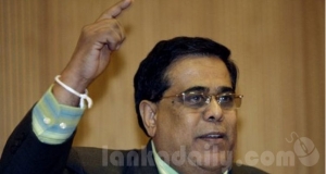 ජවිපෙ අගමැතිගේ තුරුල්ලේ හැංගිලා - නිමල්