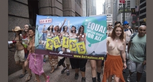 කාන්තාවෝ උඩුකය නිරුවත්වීමට සටනක