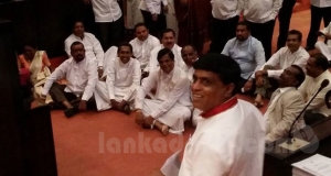 ඇයි හොරු අල්ලන්න දෙන්නේ නැත්තේ?