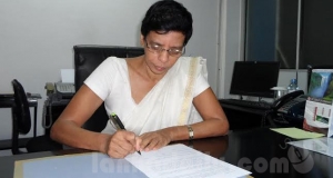 ලොතරැයි මුල් පුටුවට කාන්තාවක්