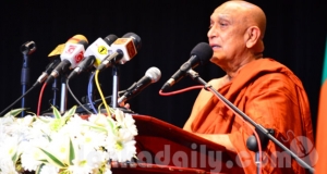 මේ රටේ සුදුසුකම් ඕන නැති ‍රැකියා 2 යි තියෙන්නේ. එකක් ඇමැතිකම - මාදුළුවාවේ සෝභිත හිමි(photo)