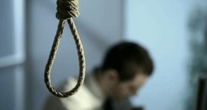 ආධුනික හමුදා සෙබලෙක් ගෙල වැලලා ගෙන