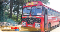 ධාවනය කරමින් සිටියදී බස් රථයේ රියදුරු අසුන මතදීම ජිවිතක්ෂයට ! බස් රථයත් අනතුරට