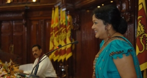 මාලනී මහින්දගේ දෑත් අත්හරින්නේ ඇයි?