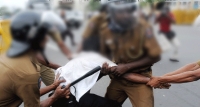 පොලිසියට පහර දී කැබ්රියට ගිනි තියලා