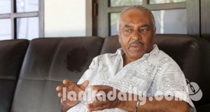ජනපතිගේ කීර්තිනාමය කෙළෙසුනැයි රෝහණ වීරසිංහ හඬා වැටේ.