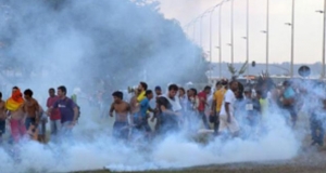 පොලීසිය, කාන්තාවකගේ රහසඟට කඳුළු ගෑස් ගසලා