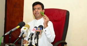 බුද්ධික පතිරණ අමු මිරිස් කයි