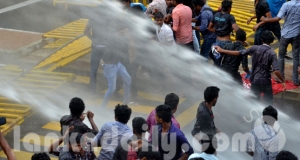 අන්තරේට කඳුළු ගෑස් ප්‍රහාරයක්.