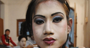 කාන්තාවන්ට තහනම් බොලිවුඩ් අංග රචනා