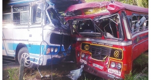 මහනුවර නගරයේ බස් අනතුරක්