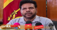 හිතාමතා වී සහතික මිල පමා කරනවා කී නාමල්ට එරෙහිව ගොවීන් මහ පාරට