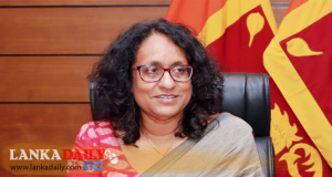 අගමැතිවරියගේ ඡායාරූප ගත්තොත් මින් ඉදිරියට මොකද වෙන්නේ ?