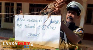 ස්වයං නිරෝධයනය වන පුද්ගලයන් ගැන සොයා බැලීමට සිවිල් ඇදුමින් සැරසුණු පොලිස් නිලධාරීන්