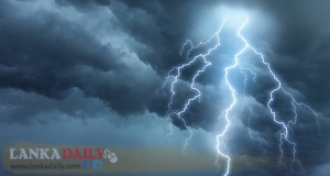 අදත් අකුණු සහිත වැස්ස, අකුණු සැර වැදීමෙන් දැරියක් මරුට   