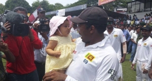 "දැන් මට ඔයත් එක්ක සෙල්ලන් කරන්න වෙලාව තියනවා " (සමුගැනීමේ ඡායාරූප )