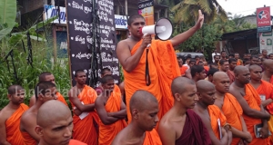 එක්ව සටන් කිරීමෙන් අරගල ජයග්‍රහණය කළ හැක.