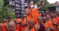 එක්ව සටන් කිරීමෙන් අරගල ජයග්‍රහණය කළ හැක.