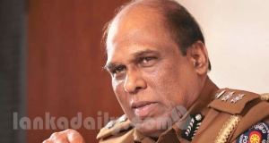 රාජපක්ෂ ගොට්ටෙකු වූ අනුර සේනානායක පොලිස් මුලස්ථානයේ රඳවයි