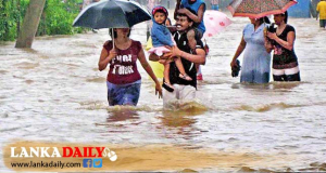 ගංවතුරේ විනෝද වූ පුද්ගලයින් 4ක් සැඩ පහරේ ගසාගෙන යයි