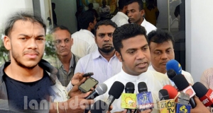 යෝෂිත ලොක්කෙක් වුණේ කොහොමද?